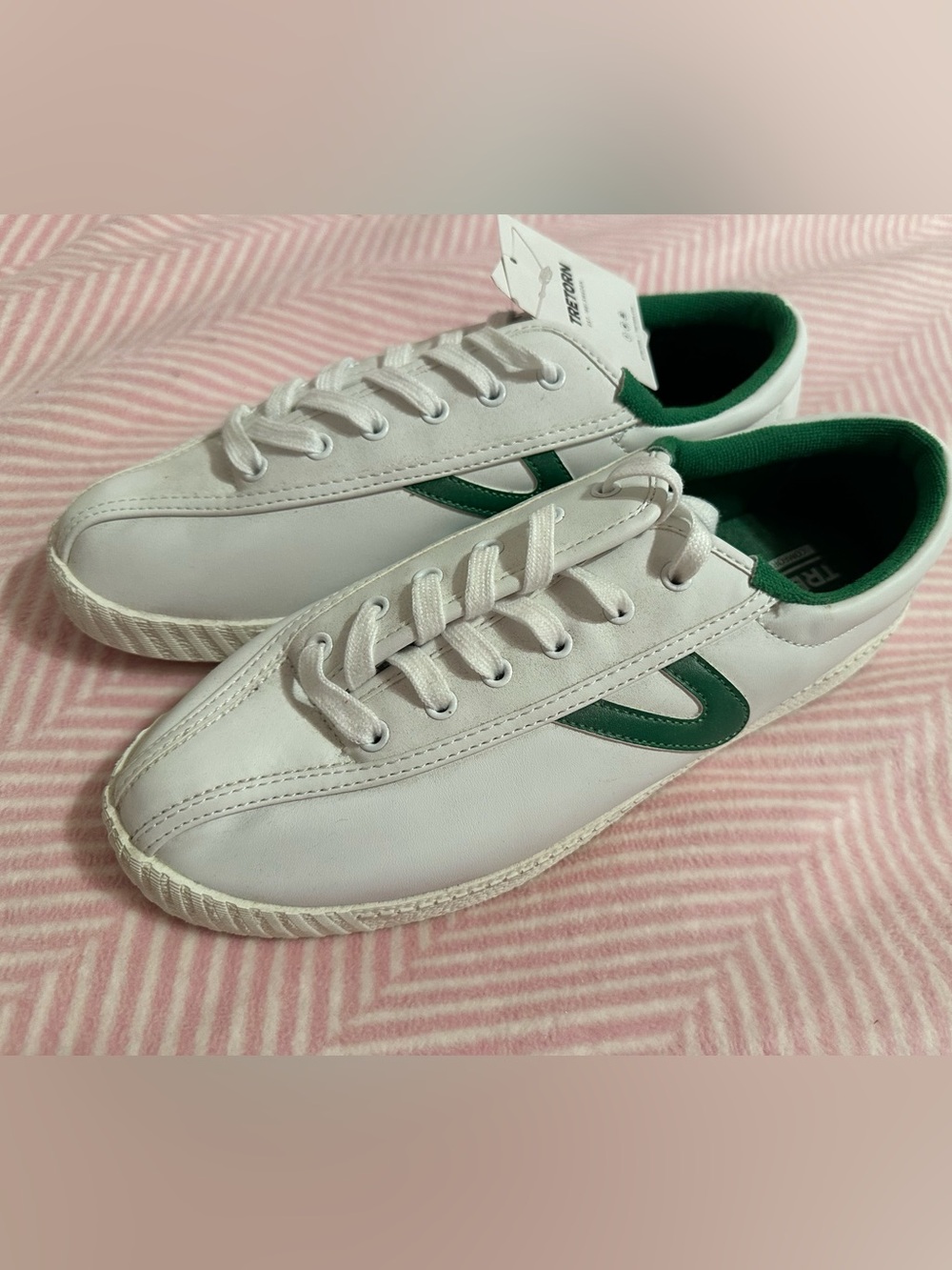White and Green Leather Womens Low-Top Casual Sneakers